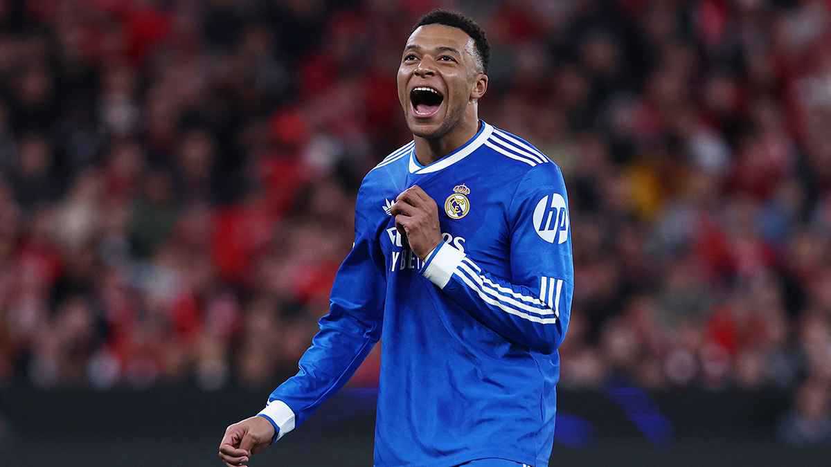 بعد حصوله على "الرخصة".. مبابي يقود سيارة للمرة الأولى في حياته (صورة) 