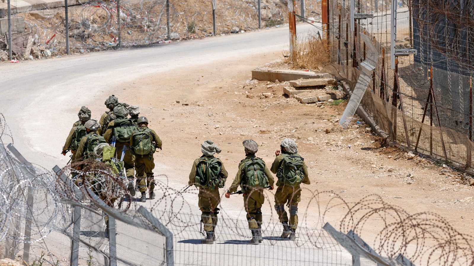 منظمة حقوقية: إسرائيل تهجر سكان جنوب سوريا قسرا