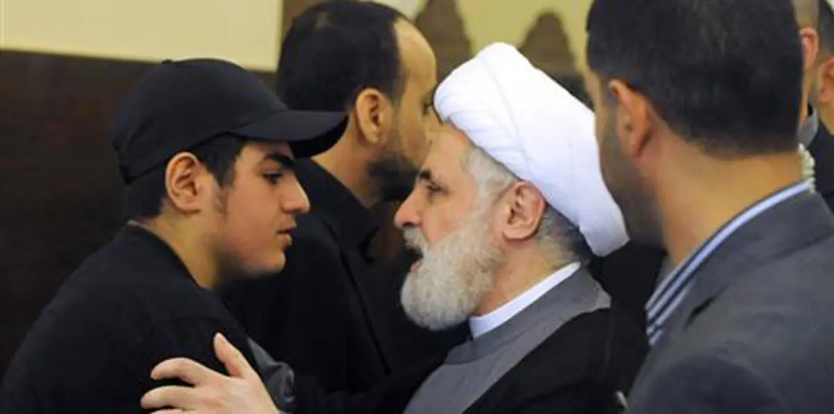 بماذا همس قاسم سليماني في أذن نجل مصطفى بدر الدين؟