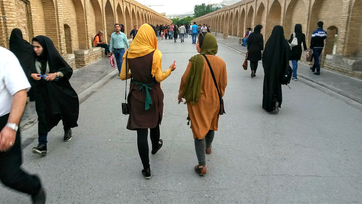 مرجع إيراني: ظاهرة "الحجاب السيئ" قضية تهدد النظام