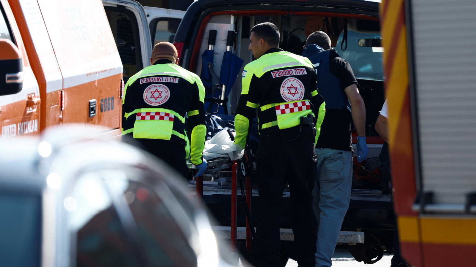 انفجارات وإصابات في شمال إسرائيل إثر رشقة صاروخية (فيديو)