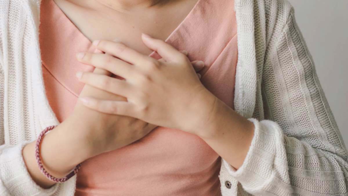 تجنب هذه المشروبات قبل النوم قد يحميك من الارتجاع المريئي