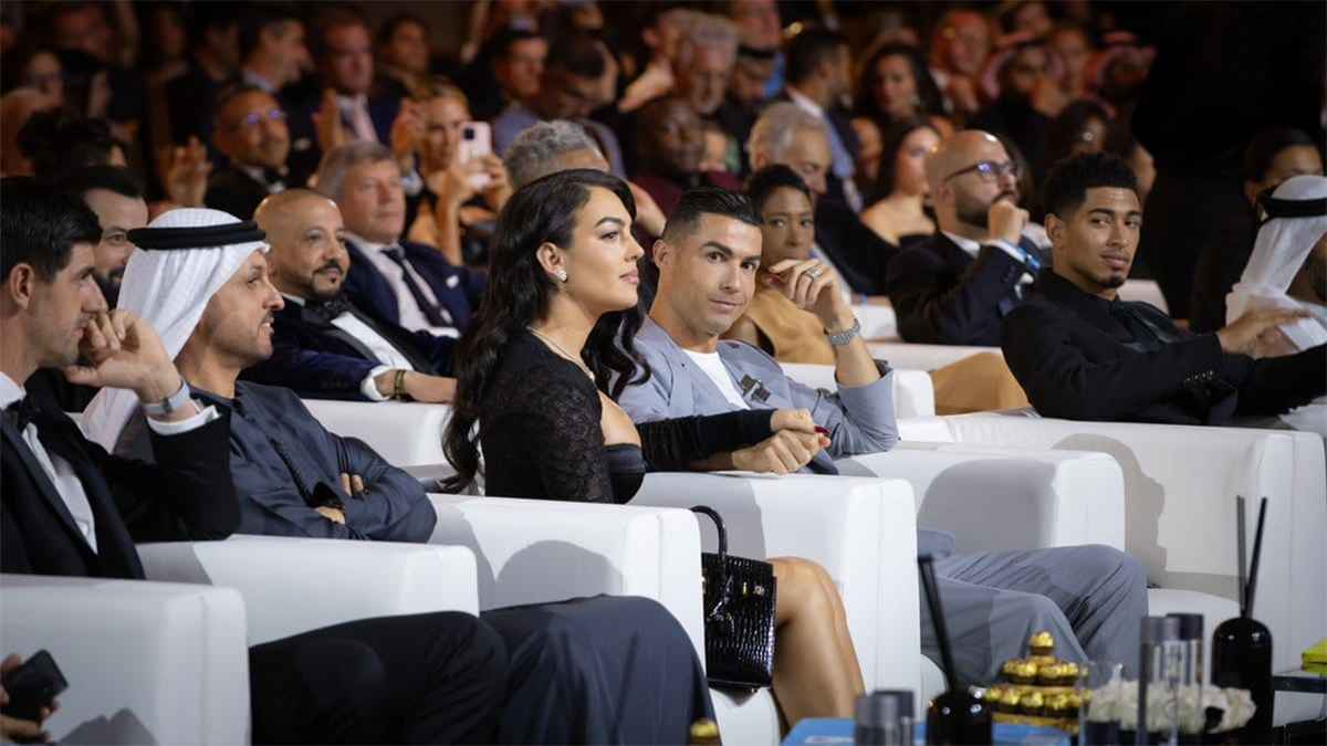 رد فعل جورجينا "الهيستيري" لحظة فوز رونالدو بجائزة غلوب سوكر (فيديو)