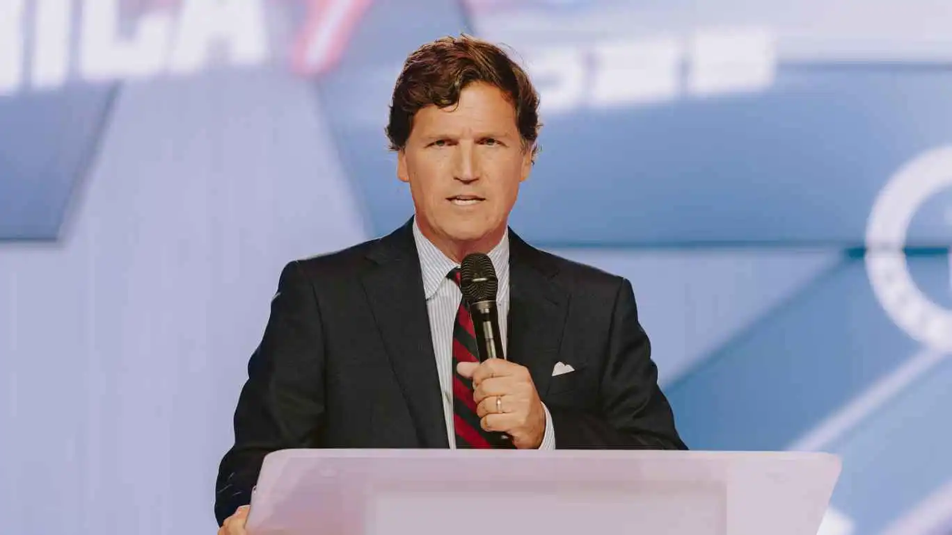 ترامب مهاجماً كارلسون لانتقاده الحرب: "لم يعد من حركة ماغا"