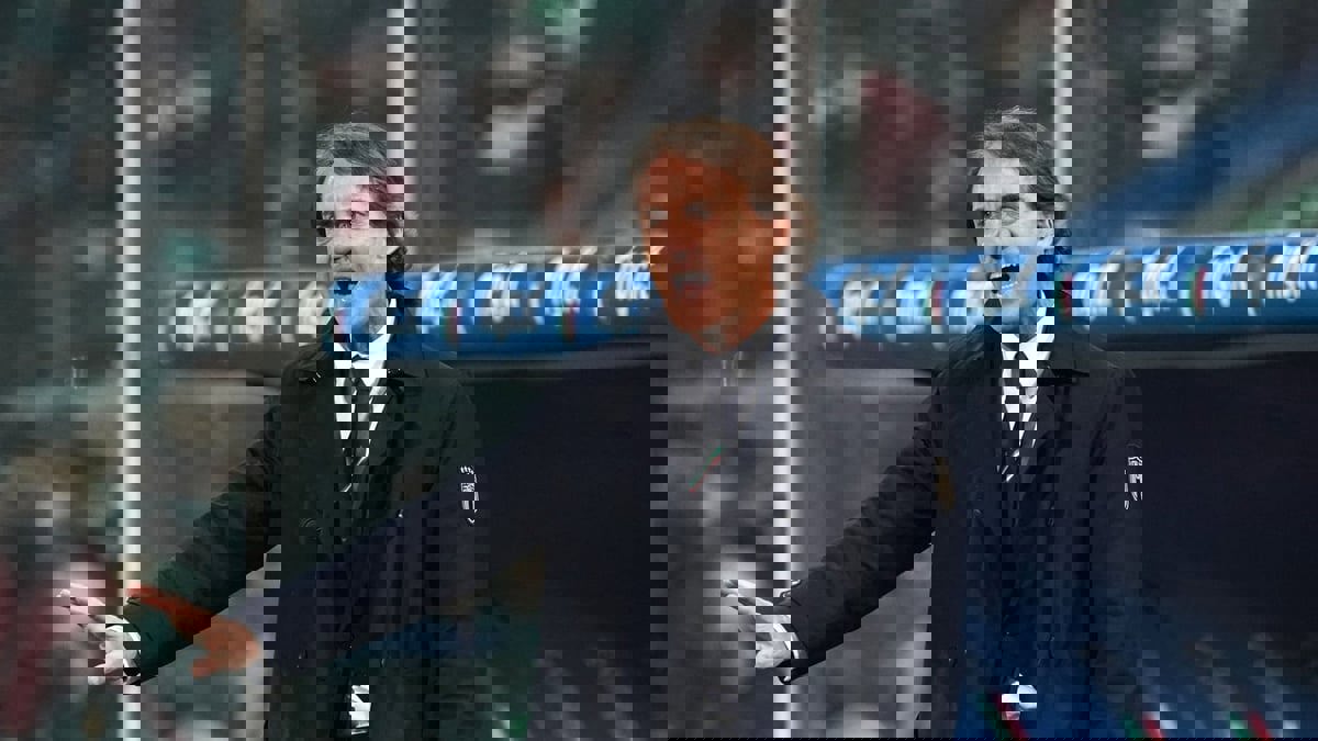 روبرتو مانشيني حريص على البقاء مدربا لمنتخب إيطاليا رغم الفشل في التأهل إلى كأس العالم