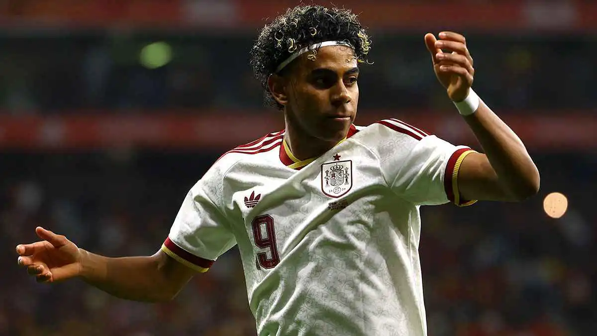 رد فعل ناري من لامين يامال بعد هتافات جماهير إسبانيا المسيئة