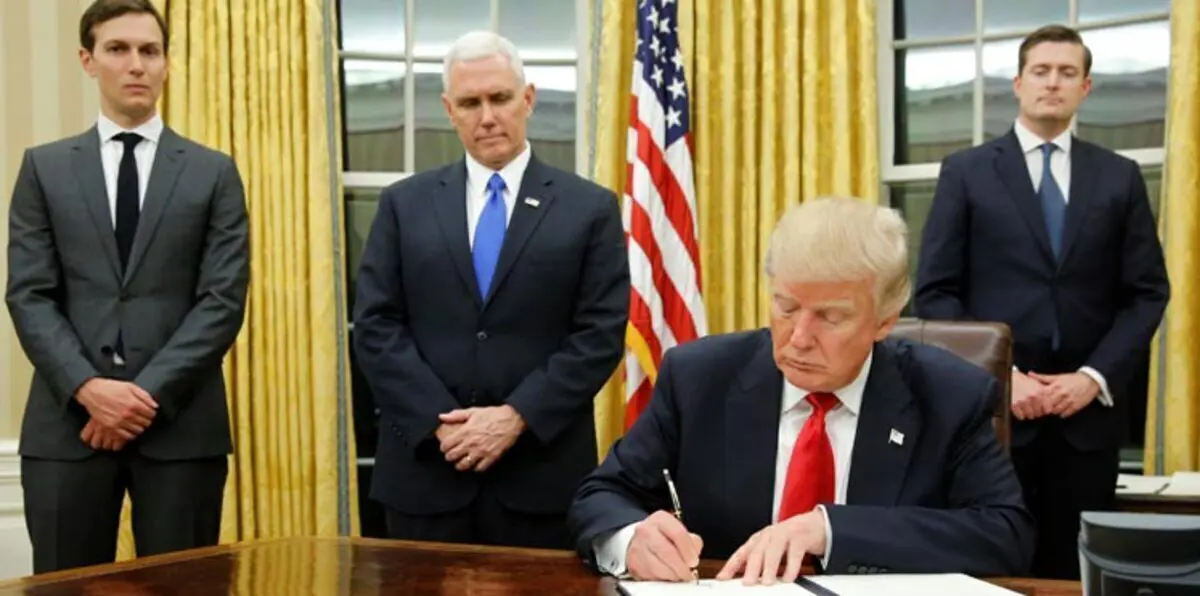 ترامب يقتص من عهد أوباما فور دخوله المكتب البيضاوي