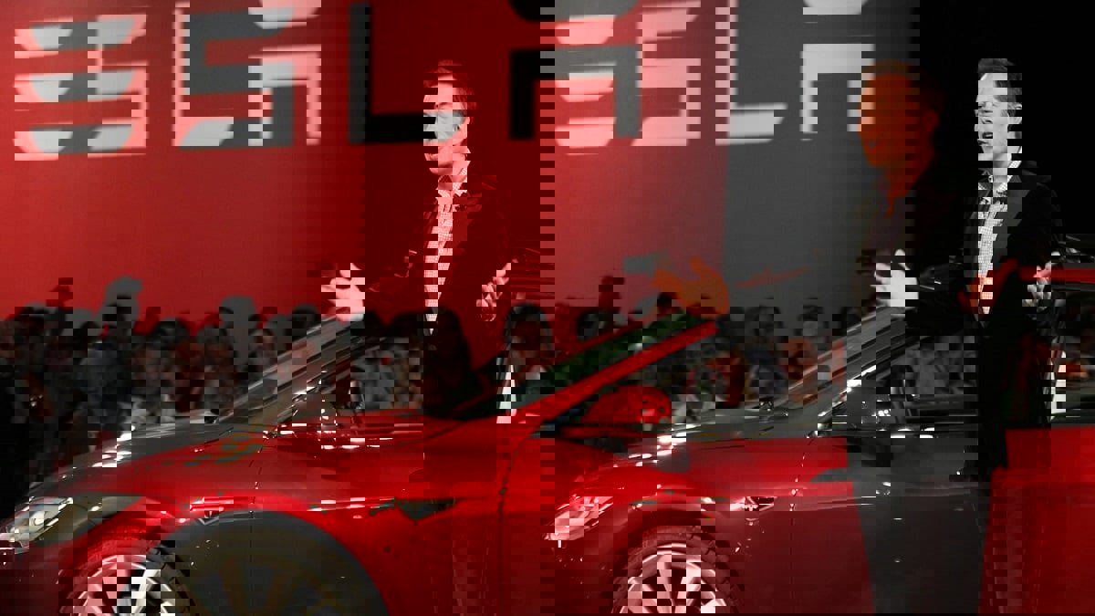 "تسلا" تطمح لإنتاج 20 مليون سيارة سنويا وتخسر 50 مليار دولار من قيمتها