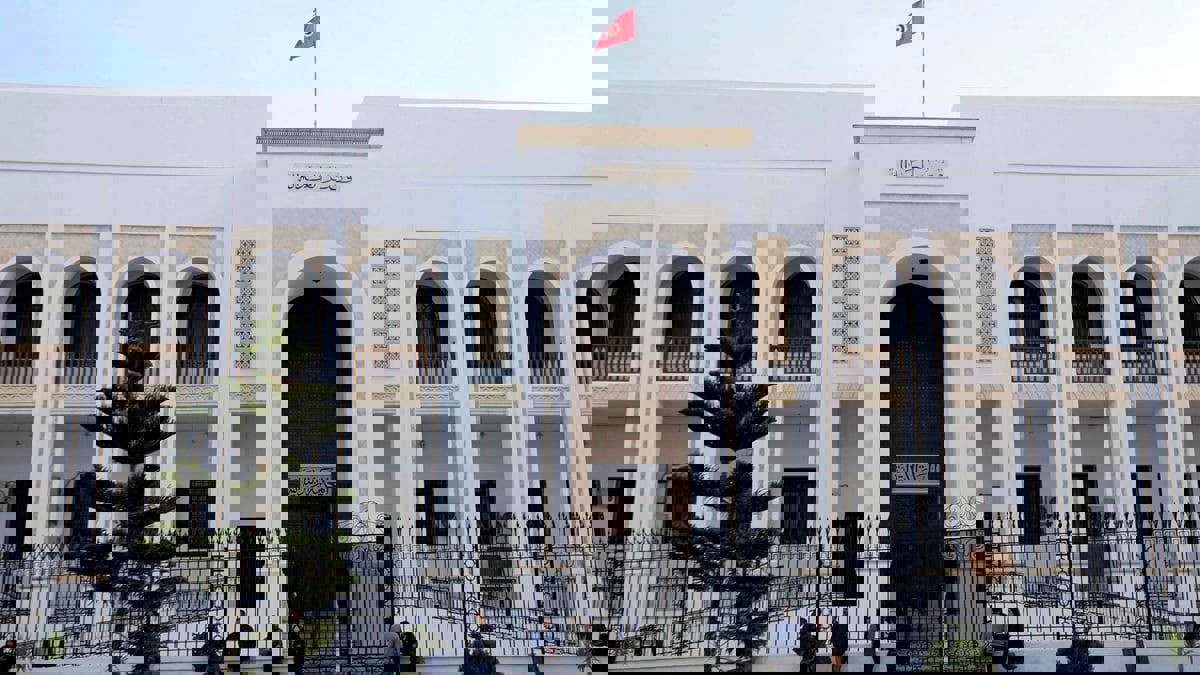 تونس.. توقيف وزير سابق وبرلماني بتهمة ارتكاب "جرائم جمركية"