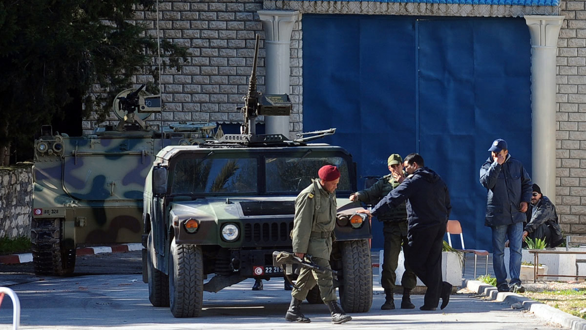 بعد انتقادات حقوقية.. تونس تحقق بشأن "الانتهاكات" داخل السجون