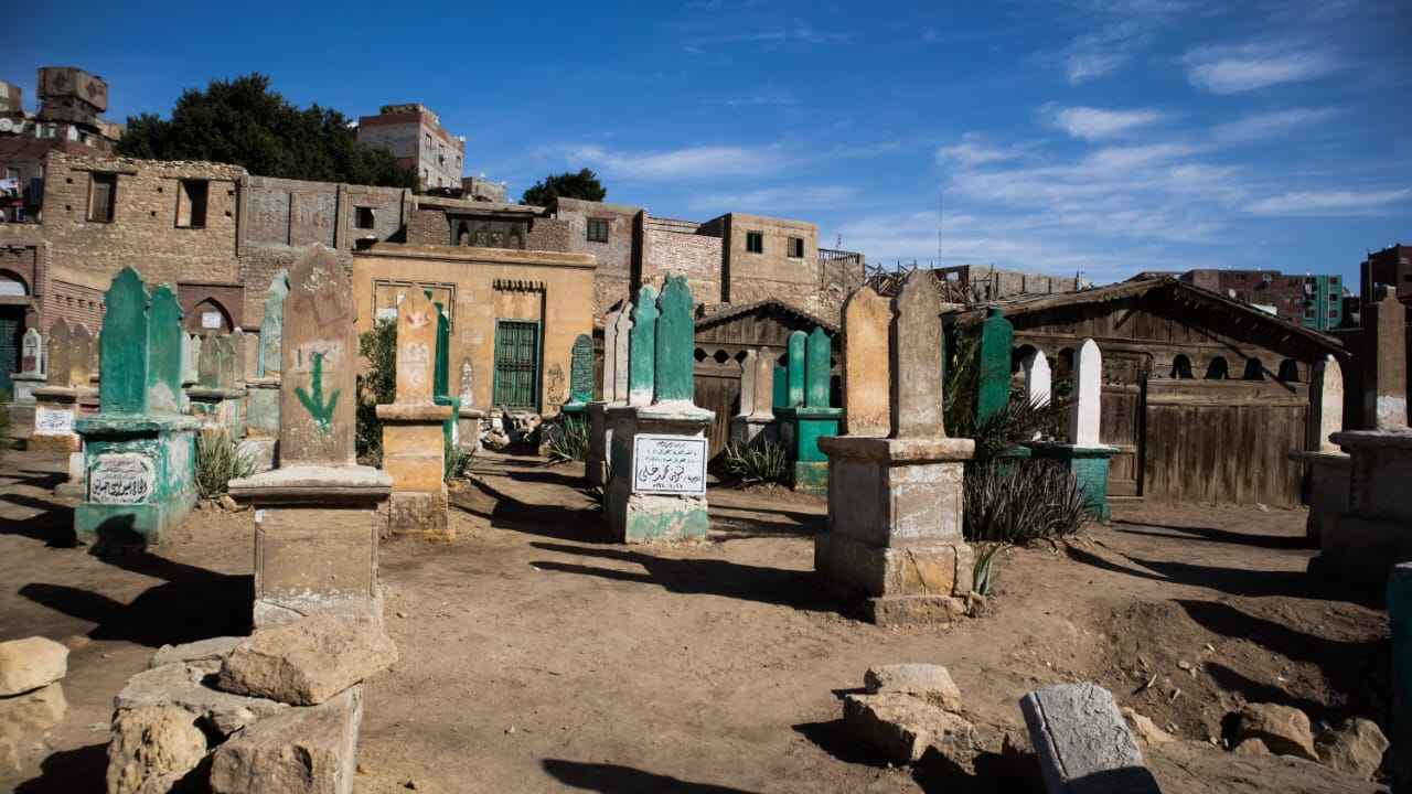 مصر.. ابنة تشارك في قتل والدتها وإخفاء جثتها في مقبرة