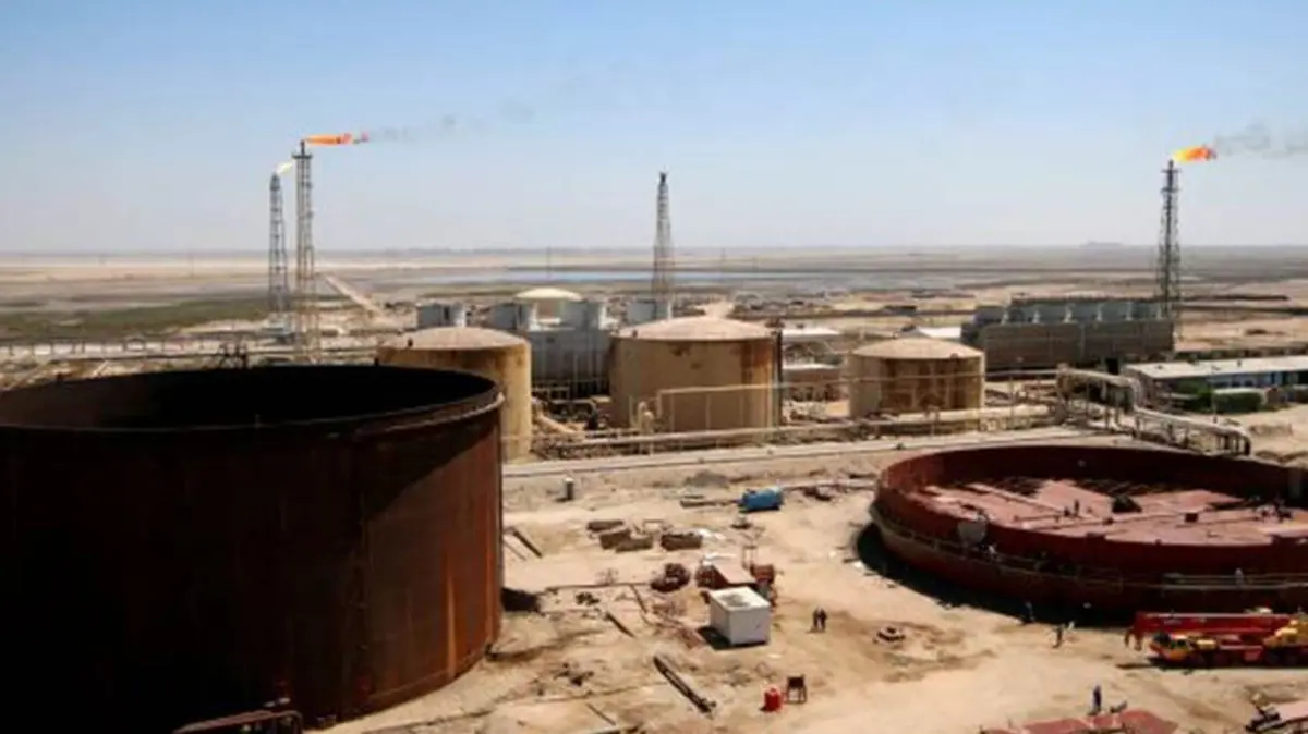 مخاوف من "غرق" حقول نفط البصرة العراقية.. وسيول تضرب النجف