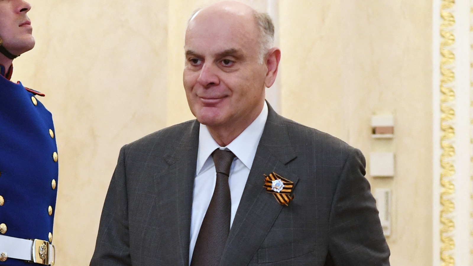 من هو رئيس أبخازيا أصلان بجانيا وما علاقته بروسيا؟