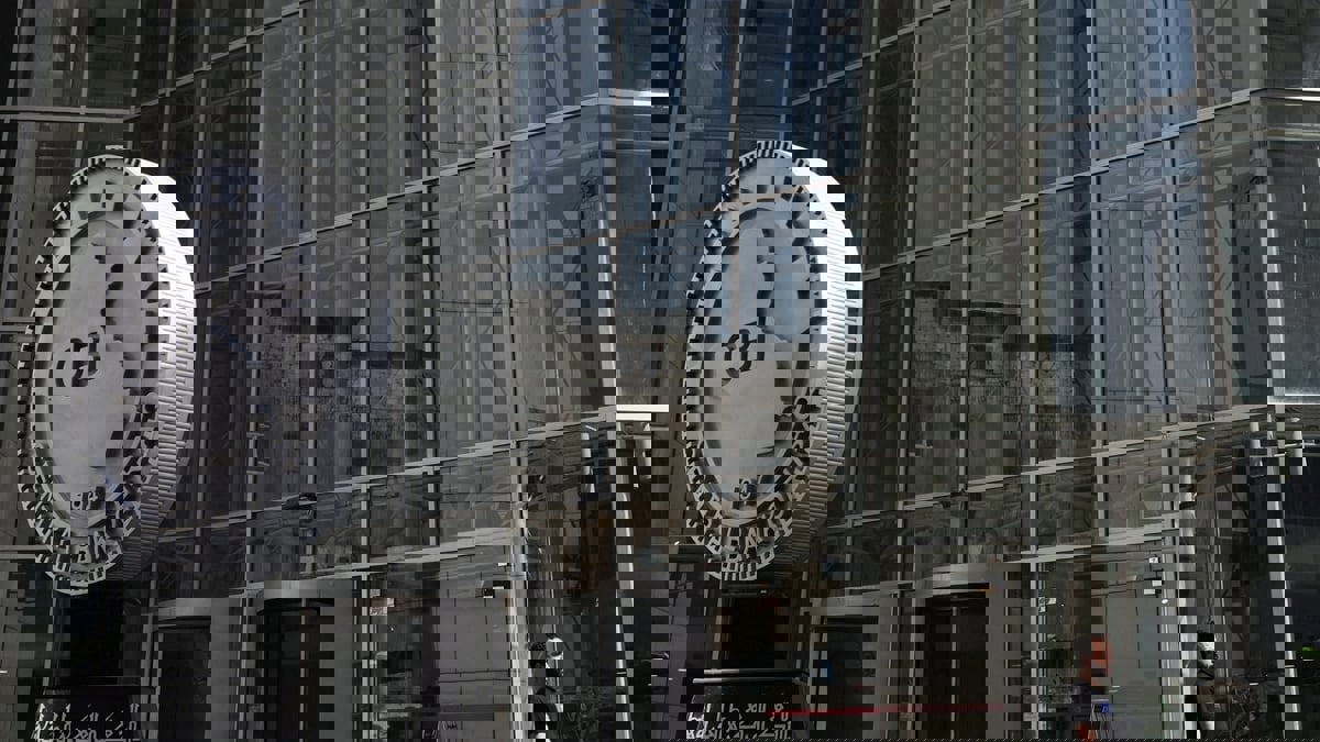 "الدينار بدل الدولار" يهدد التجارة بين العراق وإيران