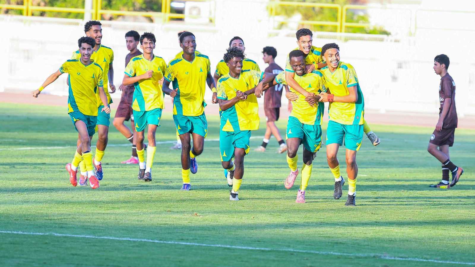 كان نجما في الاتحاد السعودي.. لاعب الخليج يسجل نفس أهداف والده (فيديو)