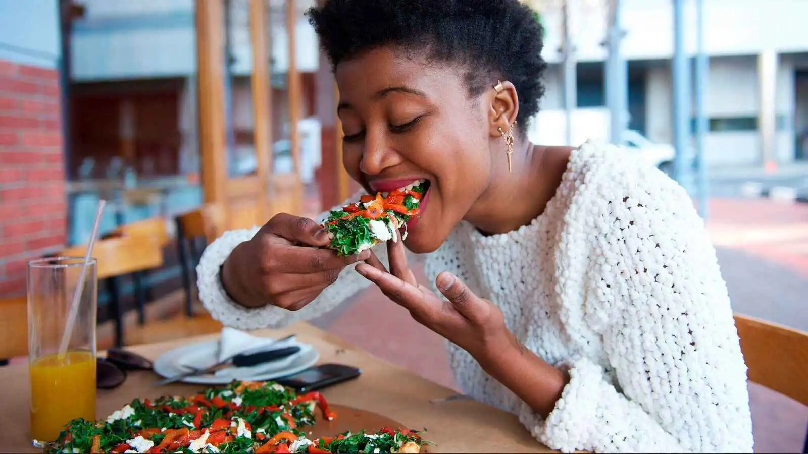 كيف تمضغ الطعام بشكل صحيح؟