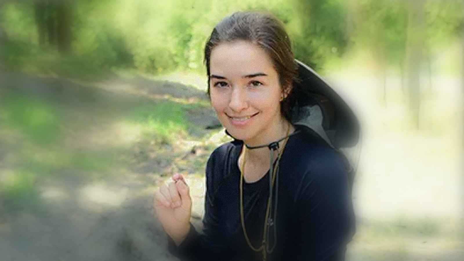 فتاة "محظوظة" تعثر على ماسة نادرة في حديقة مجوهرات (صور)