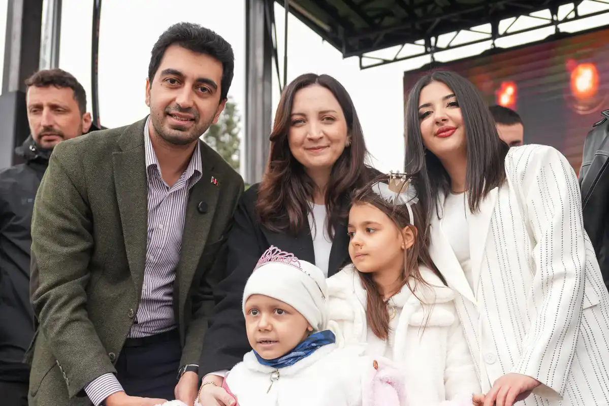 اثناء الاحتفال بشفاء الطفلة ألميرا من السرطان 