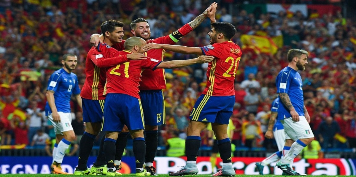 إسبانيا تحلم بمواصلة الانتصارات وسط أجواء شائكة بسبب استفتاء كتالونيا