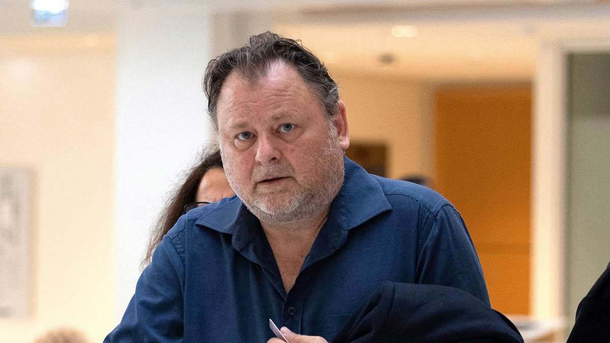 فرنسا.. ترقب الحكم في قضية تحرش ضد المخرج كريستوف روجيا