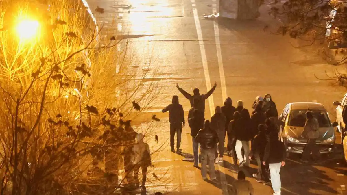 "الأعنف بالتاريخ المعاصر".. فرنسا تدعو إلى وقف فوري لقمع المحتجين في إيران