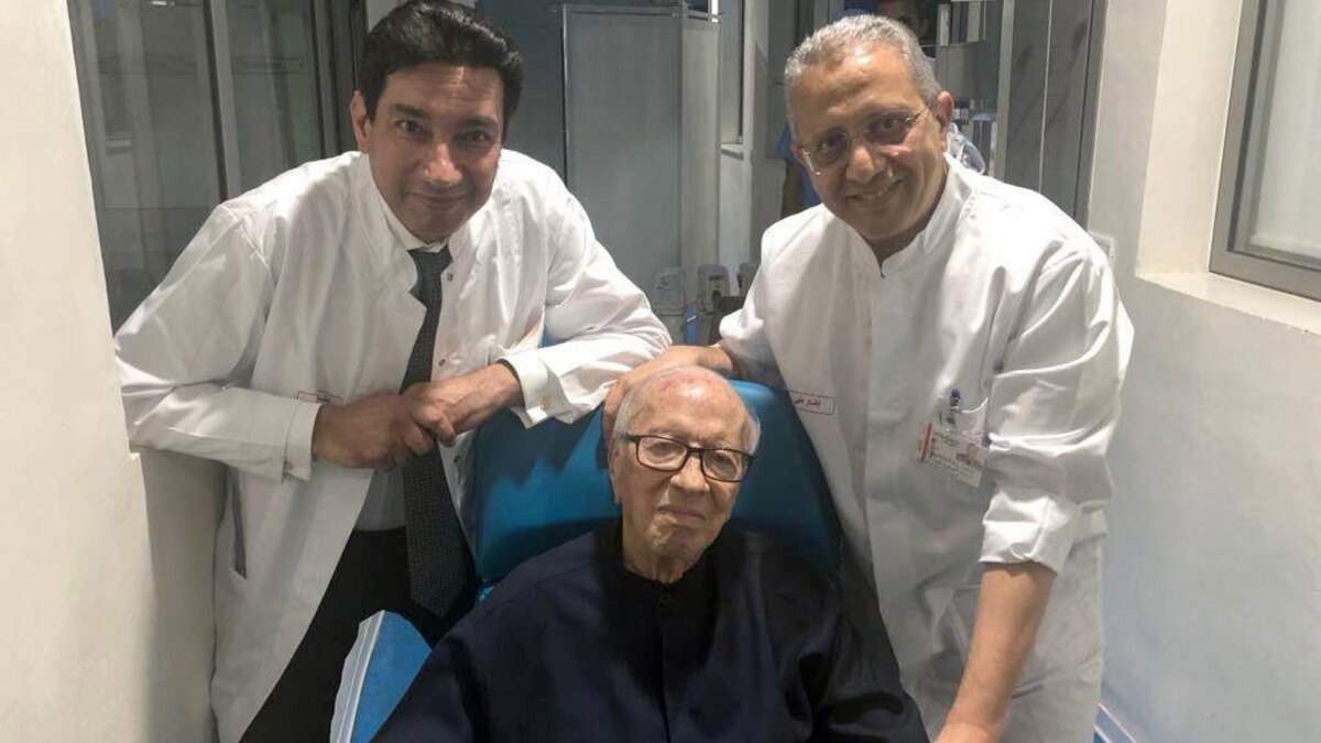 مصدر بالرئاسة لـ"إرم نيوز": السبسي يصرّ على العلاج في تونس ويرفض لقاء السياسيين