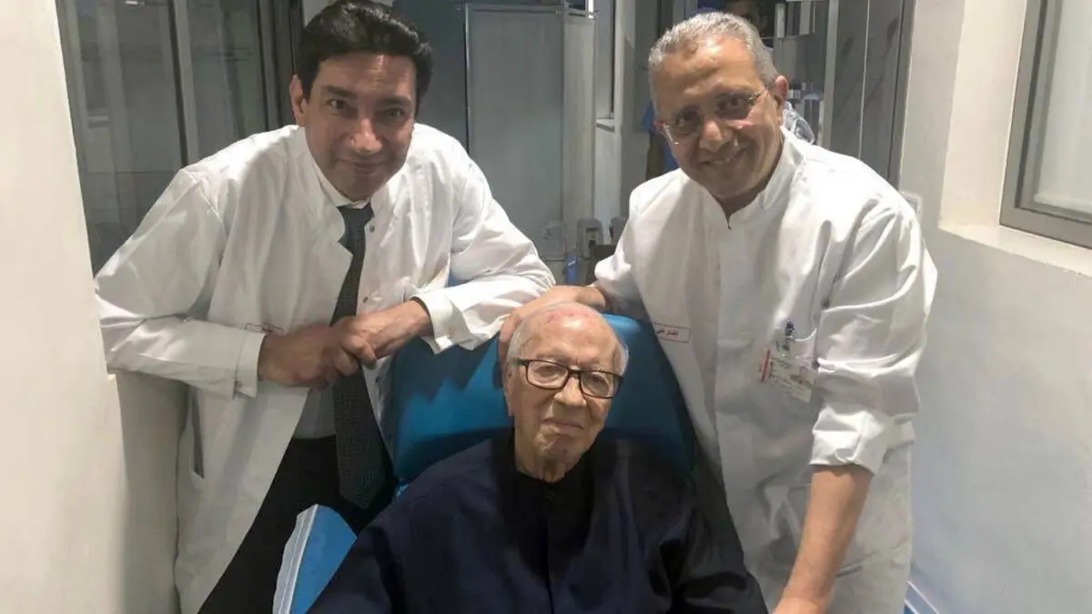 مصدر بالرئاسة لـ"إرم نيوز": السبسي يصرّ على العلاج في تونس ويرفض لقاء السياسيين