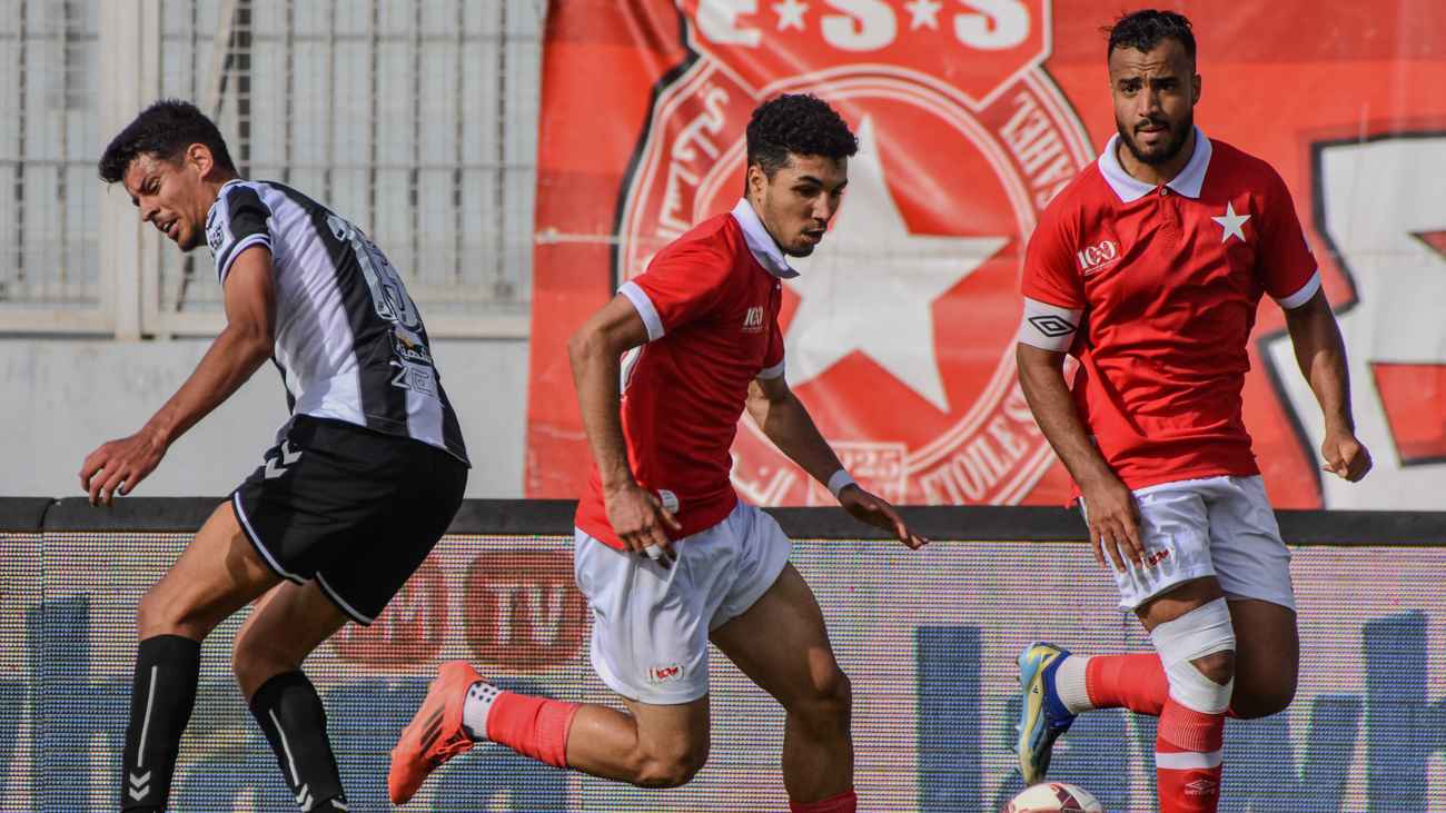 رحيل رئيس النادي والمدرب و5 لاعبين.. كيف أحبط النجم الساحلي طموحات مشجعيه؟