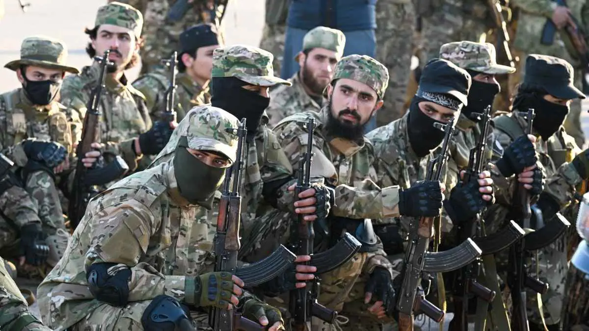 "الأشباح السوداء".. هل ينقل المقاتلون الأجانب معركتهم مع الروس إلى سوريا؟