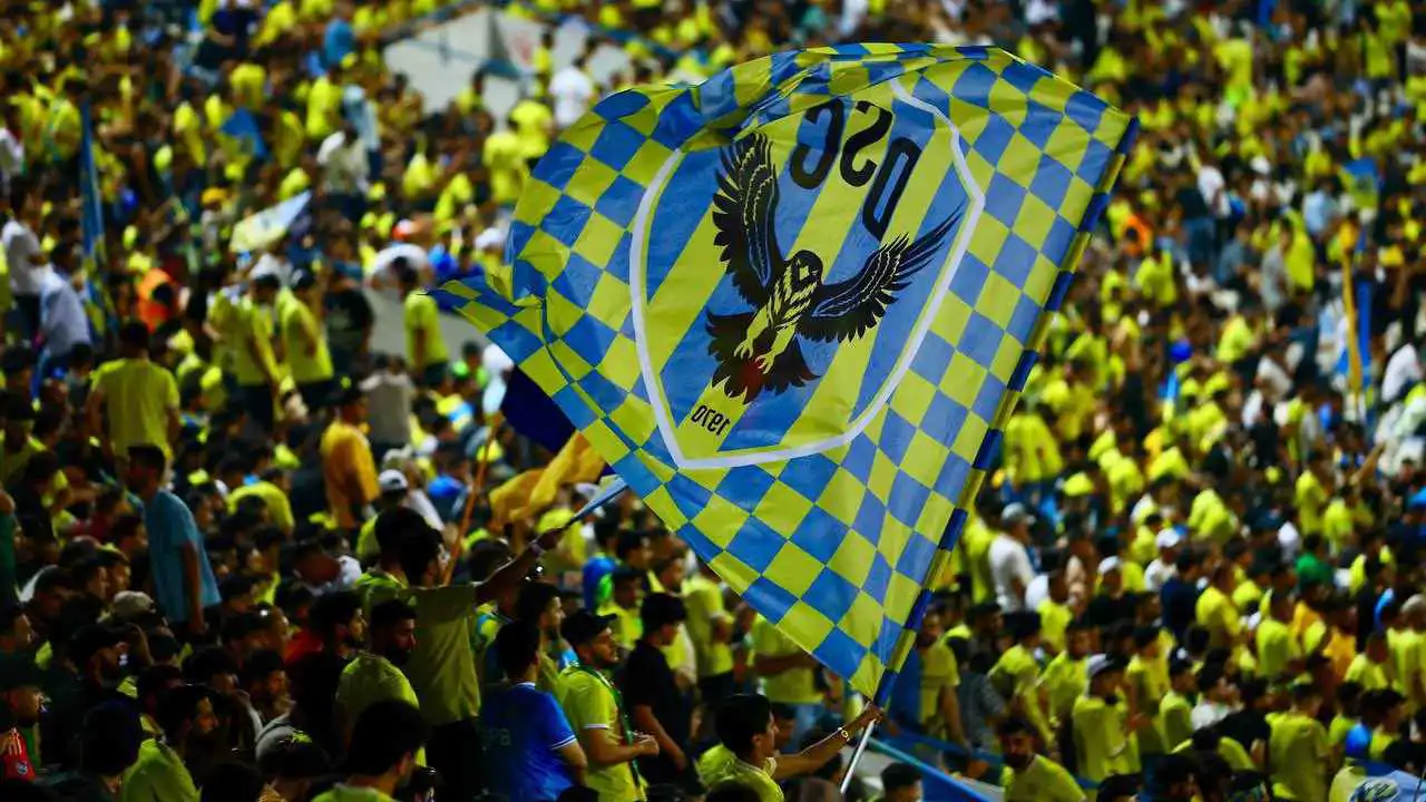 اشتباك بين الجماهير والشرطة وأعمال تخريب في نهائي كأس العراق (فيديو)