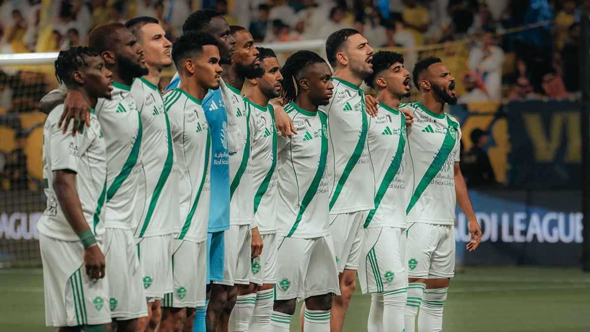 قادة الأهلي السعودي يفاجئون فيرمينو وأليوسكي بهدية رائعة 