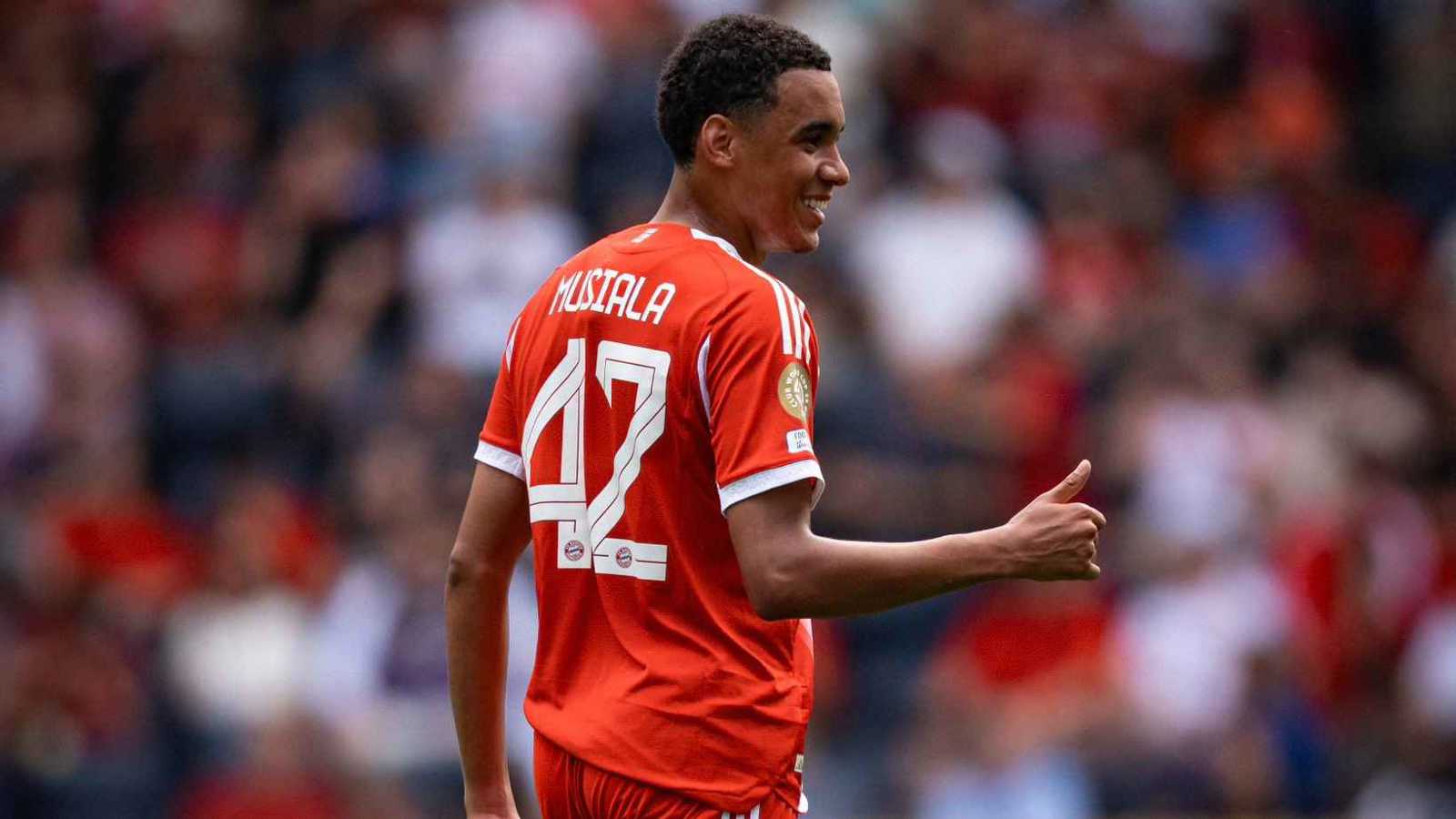 جمال موسايالا يكشف مفاجأة سارة حول عودته للملاعب بعد الإصابة المروعة