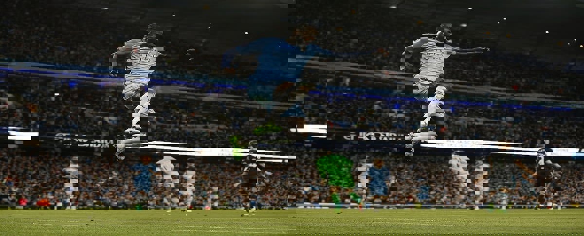 رسميًا.. مانشستر سيتي يجدد عقد يايا توريه