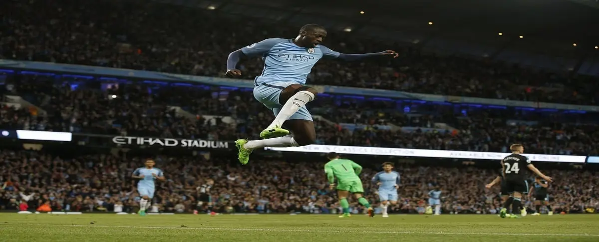 رسميًا.. مانشستر سيتي يجدد عقد يايا توريه