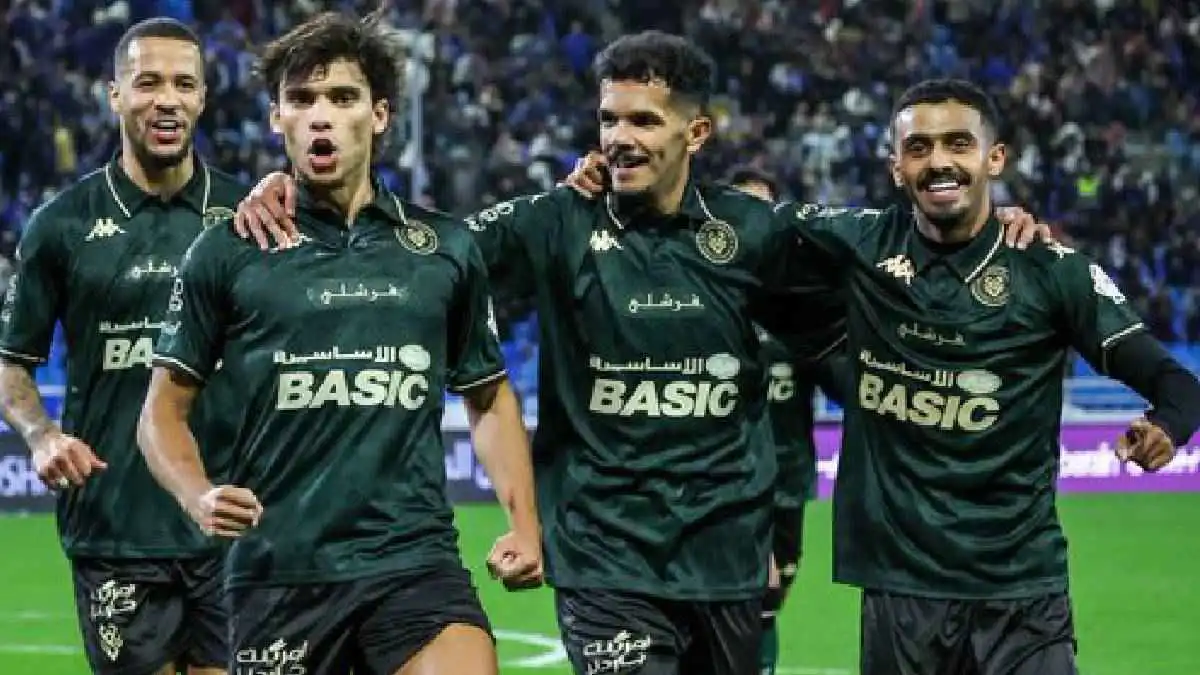 مبلغ مالي و3 لاعبين.. الأهلي السعودي يشعل صفقة نجم الخلود