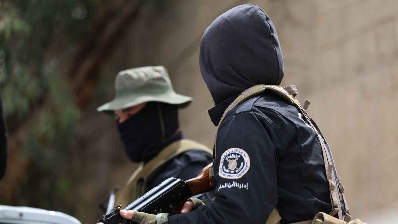 متورط بانتهاكات في حلب.. الداخلية السورية تعتقل "نباش القبور"