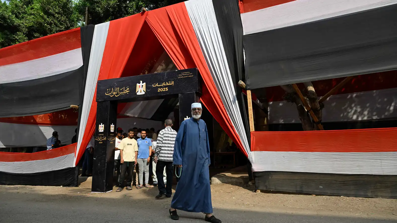 مصر تعود لصناديق الاقتراع.. انتخابات "معقدة" وإعادة التصويت تشعل دوائر الصعيد