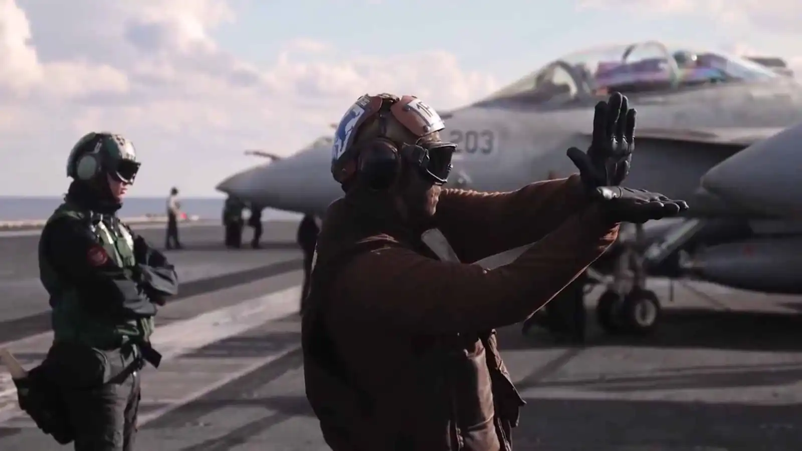 ترامب يبدي "سراً" اهتماماً جاداً بنشر قوات برية أمريكية في إيران