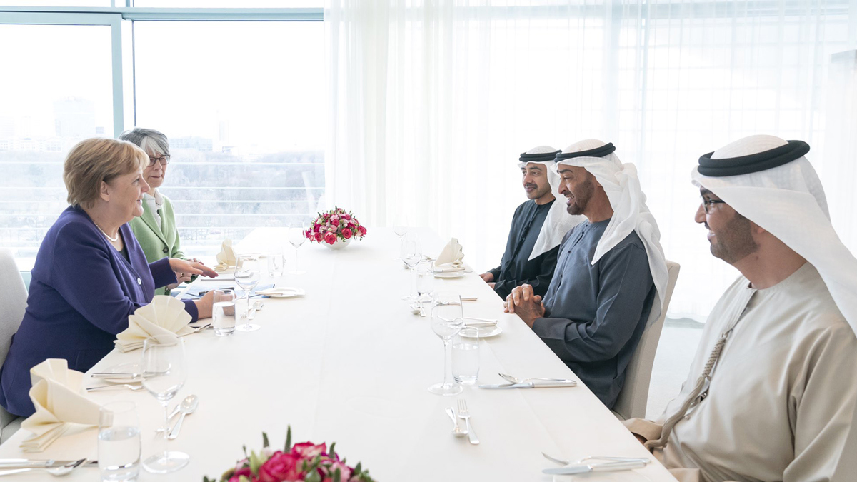 محمد بن زايد يبحث مع ميركل استعدادات "مؤتمر برلين" (صور)