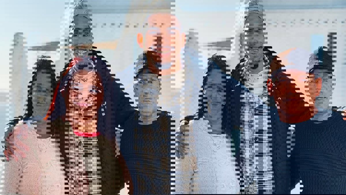 بعد علاقة استمرت 25 عاما.. أراخو يحضر حفل زفاف والديه (شاهد)