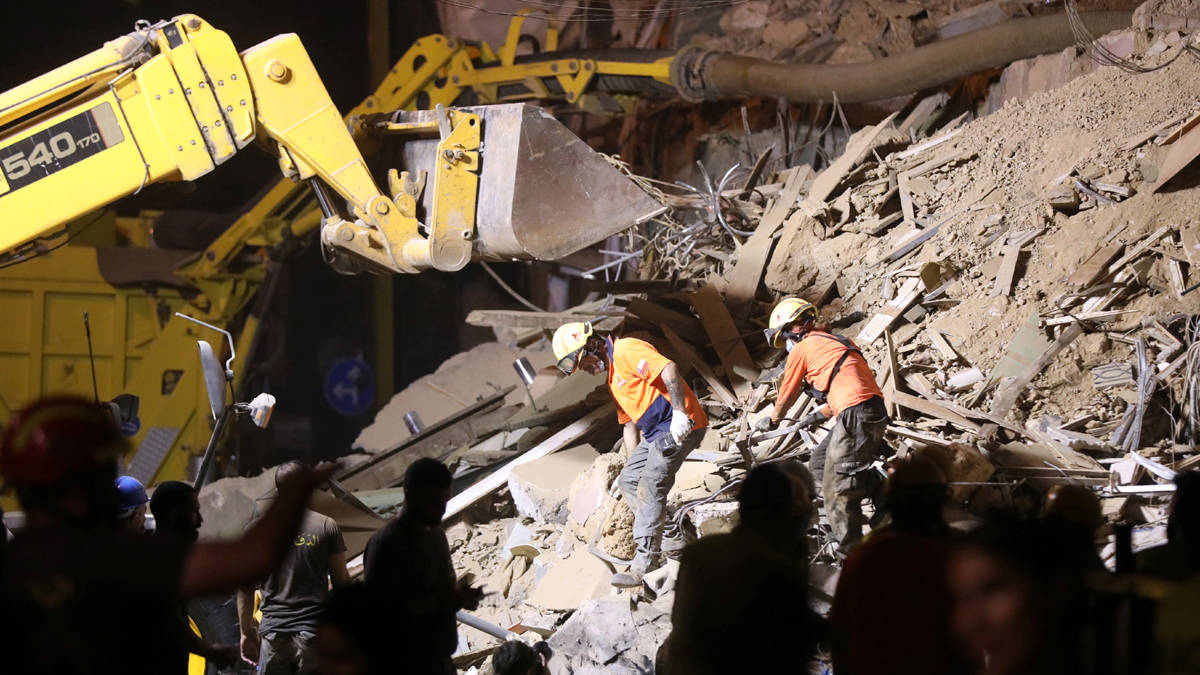 فرق إغاثة: لا "مؤشر حياة" تحت مبنى دمره انفجار بيروت