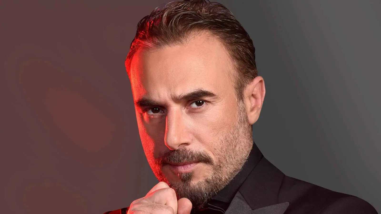 "بالدم".. باسم مغنية يواجه لعنة الحرمان من الأبوة (صور)