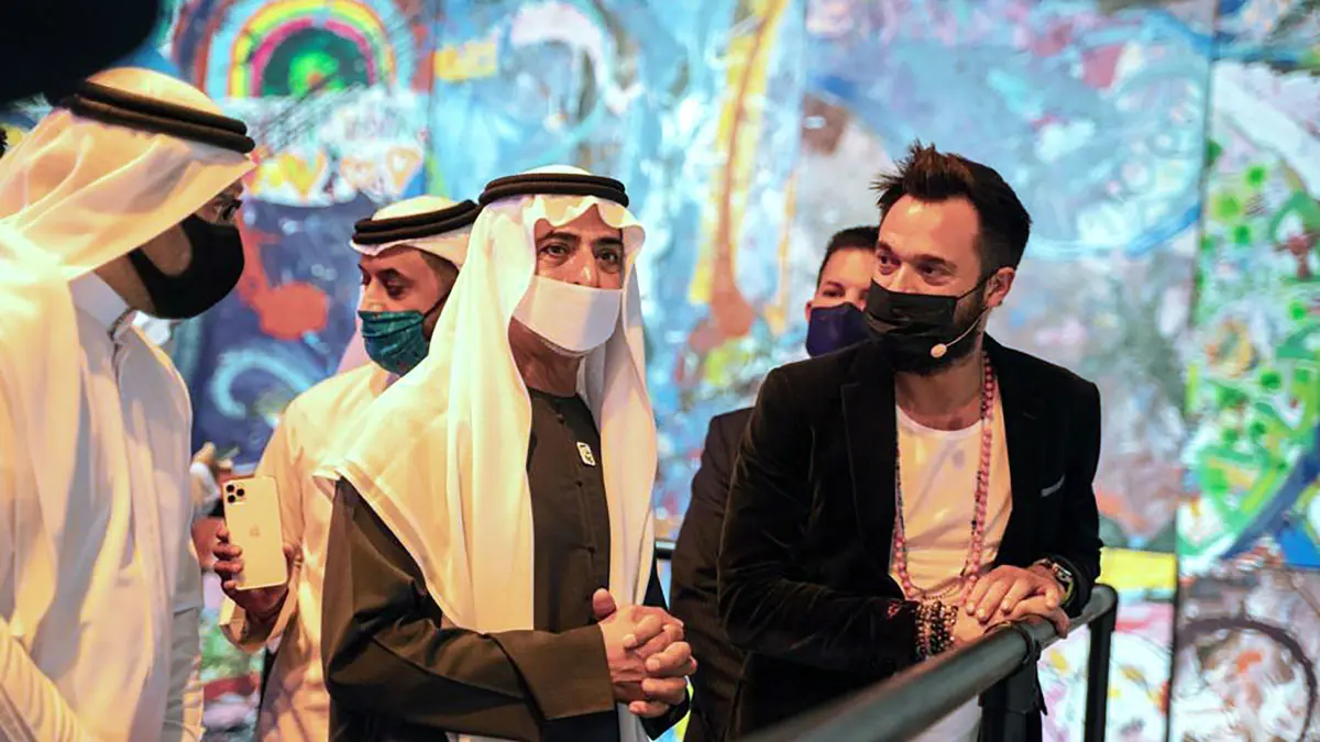 الإمارات تُزيح الستار عن أكبر لوحة فنية على القماش في العالم (صور)