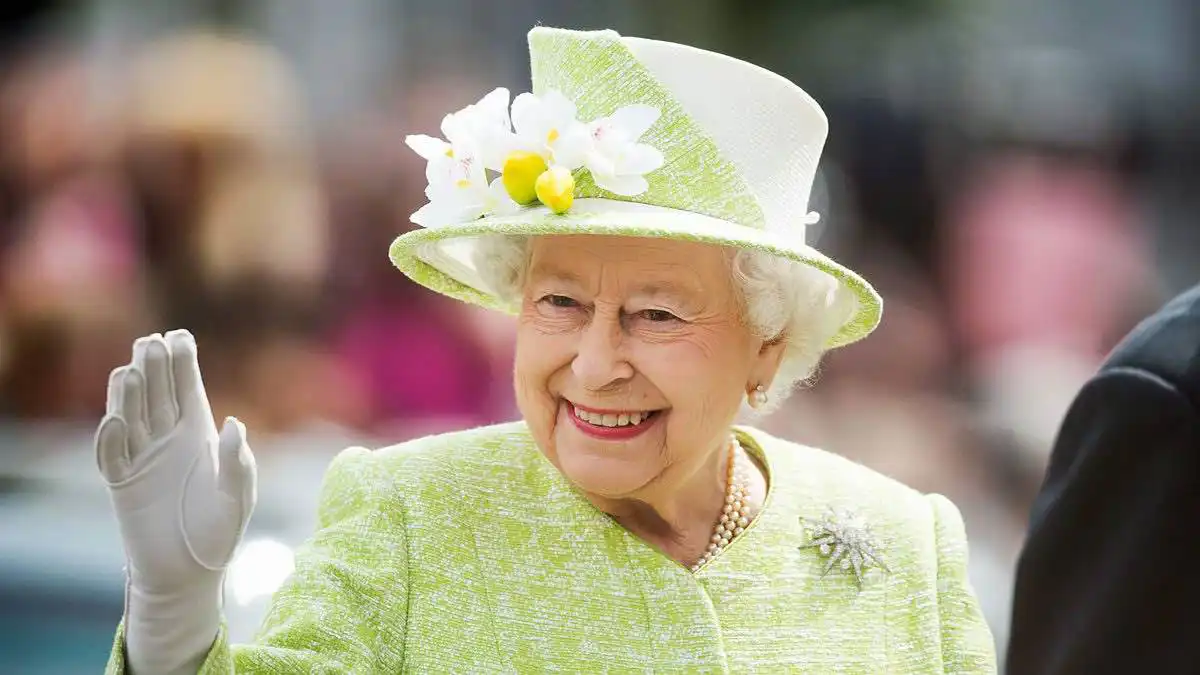 الملكة إليزابيث