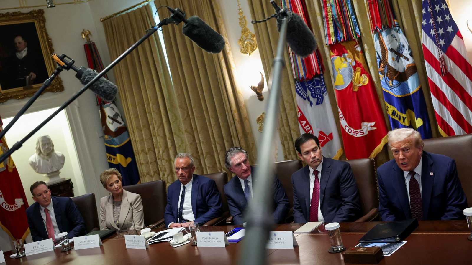 "مجرد هراء".. ترامب يُعلّق على تصريحات لافروف