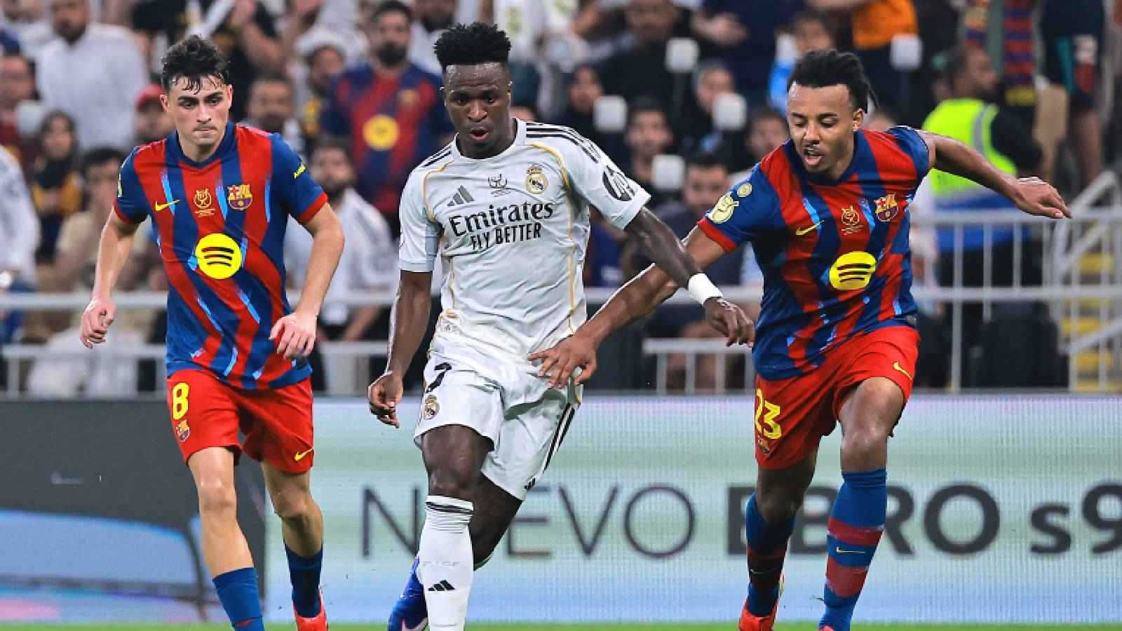 الخطأ الأكبر لتشابي ألونسو.. ماذا قدم فينيسيوس أمام برشلونة؟