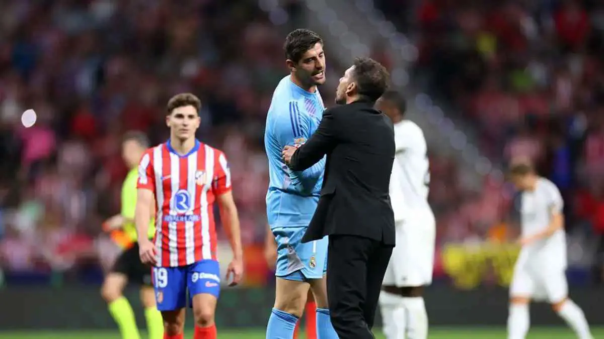 سئمنا من دور الضحية.. كورتوا يهاجم سيميوني