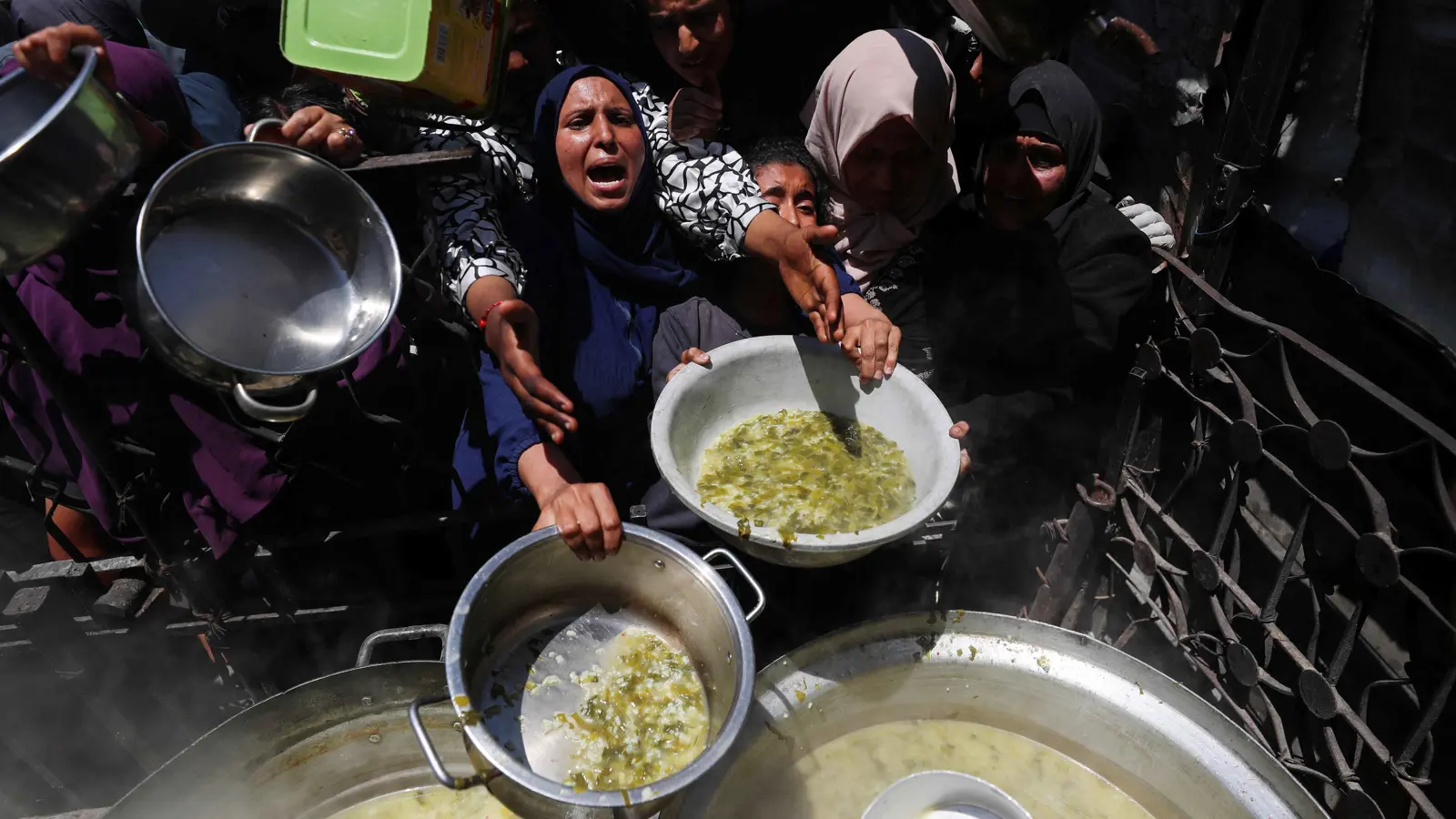 المجاعة تتفاقم.. إغلاق مزيد من المطابخ المجتمعية في غزة
