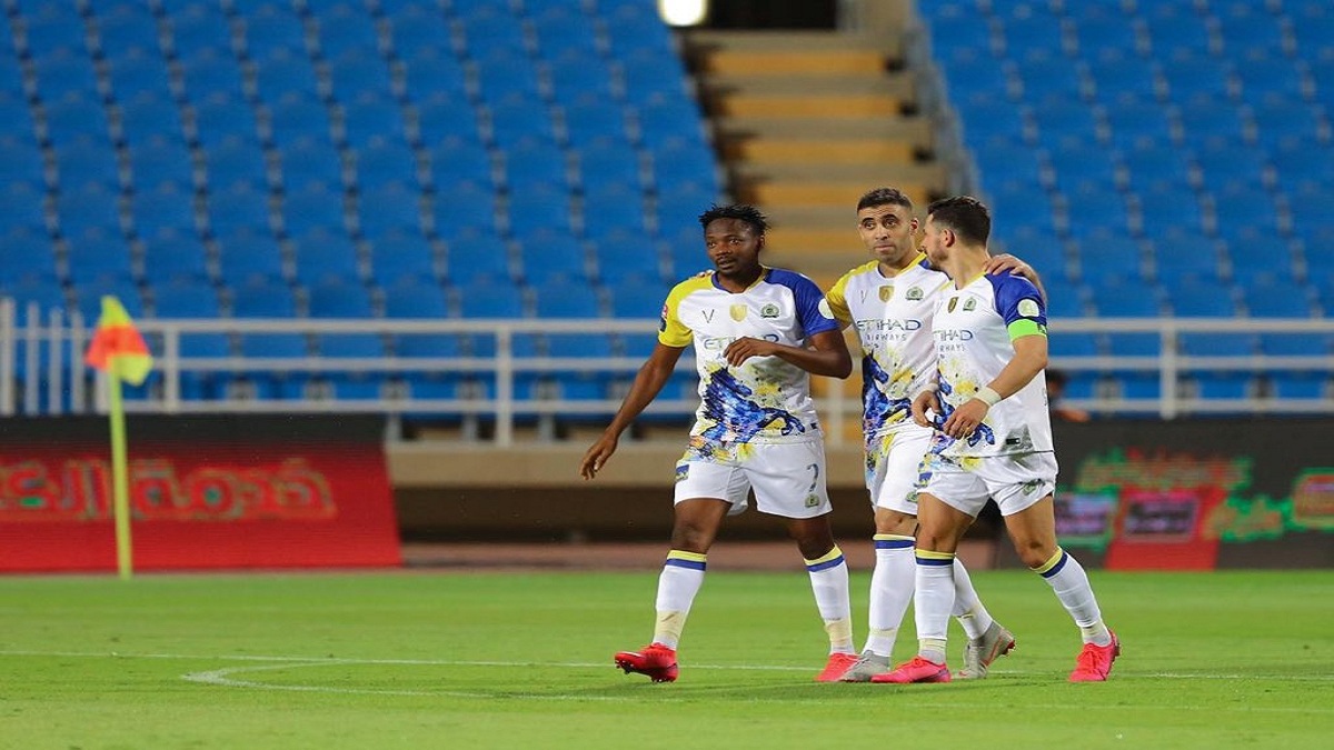 شاهد غضب أحمد موسى بعد استبداله في مباراة التعاون ضد النصر (فيديو)‎