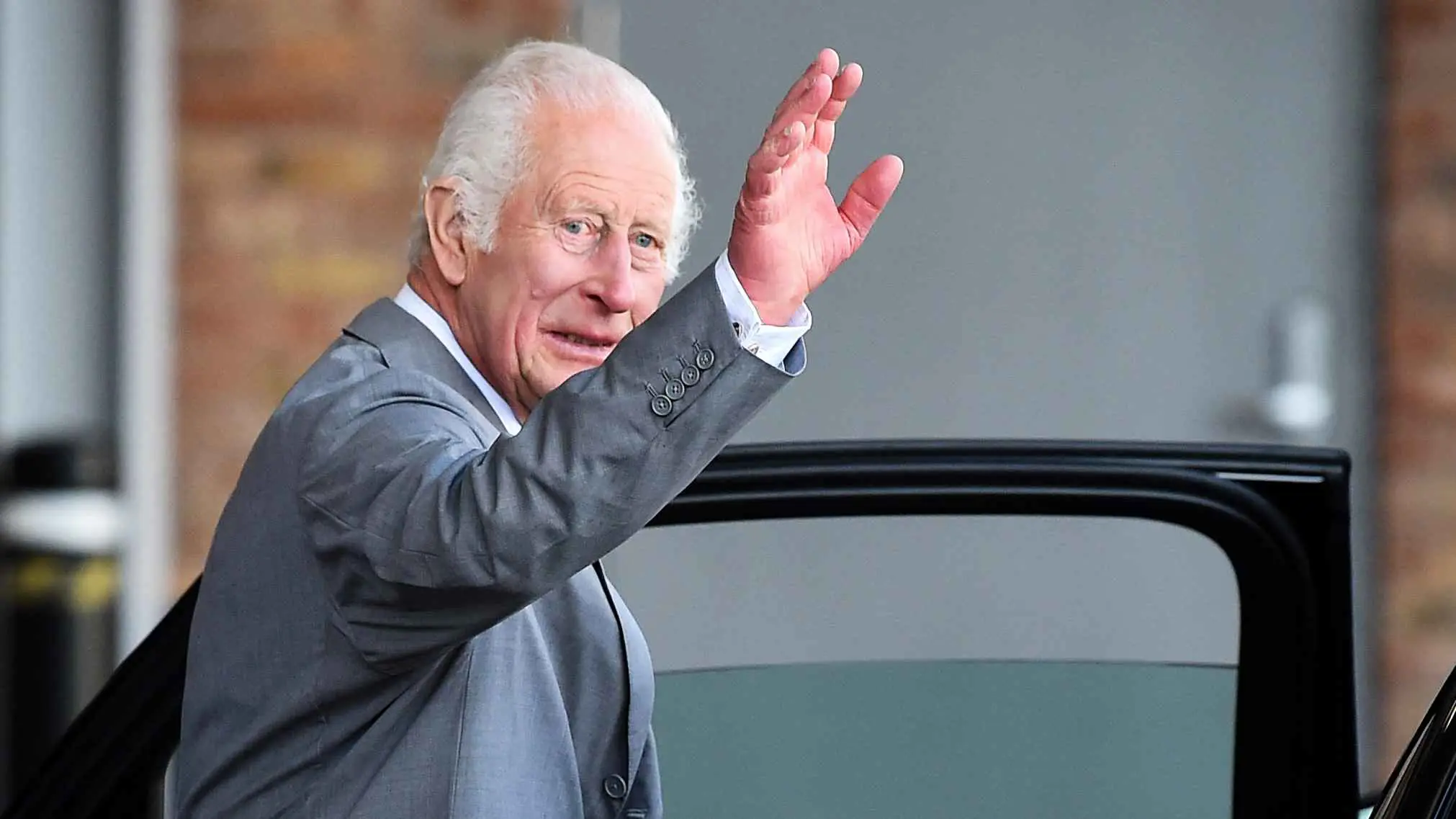 الملك تشارلز يأمل في مصالحة الأمير هاري وميغان ماركل